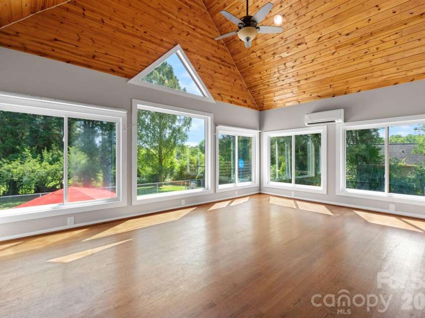 2025 34th Avenue Drive, Hickory, NC 28601.  MLS# CAR4377722, YatesRealty ID 47133. 