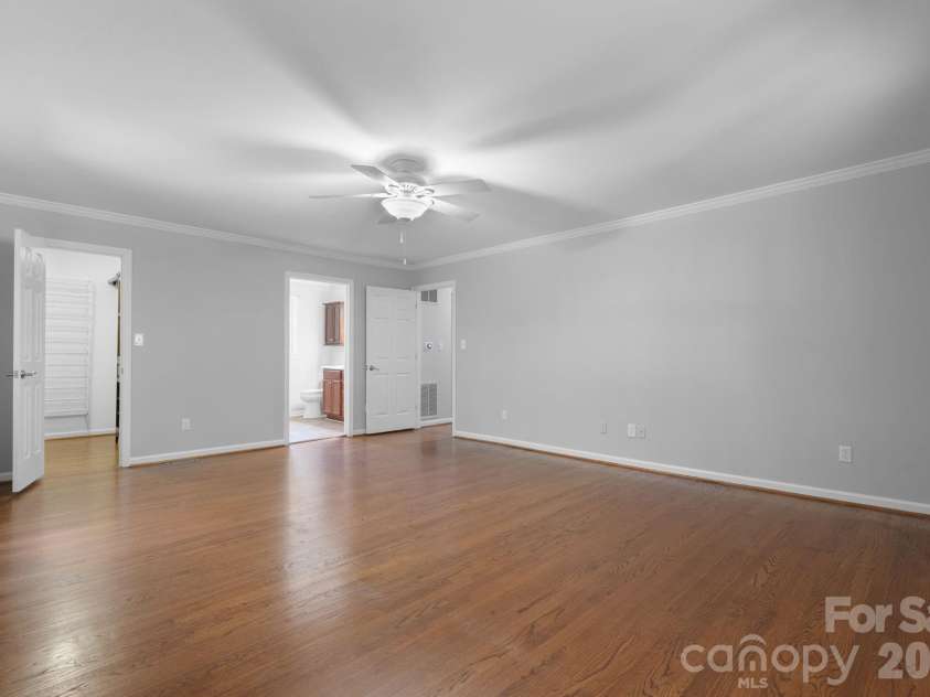 2025 34th Avenue Drive, Hickory, NC 28601.  MLS# CAR4377722, YatesRealty ID 47133. 