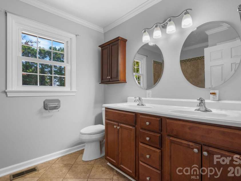 2025 34th Avenue Drive, Hickory, NC 28601.  MLS# CAR4377722, YatesRealty ID 47133. 