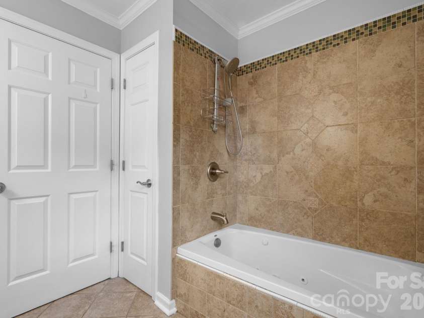 2025 34th Avenue Drive, Hickory, NC 28601.  MLS# CAR4377722, YatesRealty ID 47133. 