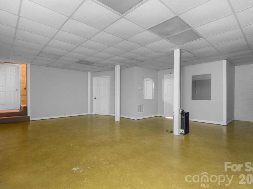 2025 34th Avenue Drive, Hickory, NC 28601.  MLS# CAR4377722, YatesRealty ID 47133. 