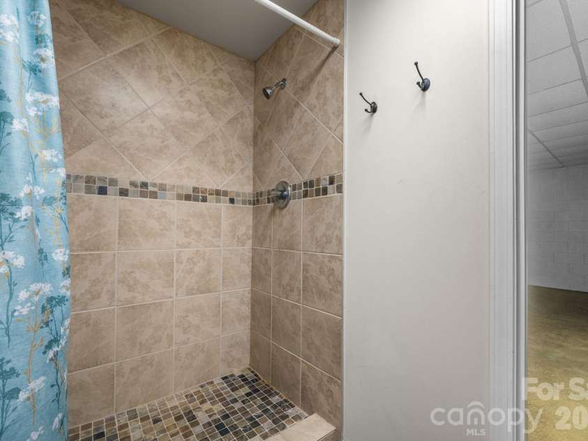 2025 34th Avenue Drive, Hickory, NC 28601.  MLS# CAR4377722, YatesRealty ID 47133. 