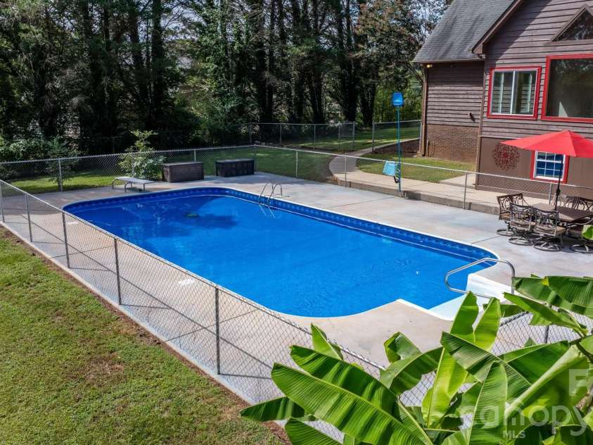 2025 34th Avenue Drive, Hickory, NC 28601.  MLS# CAR4377722, YatesRealty ID 47133. 