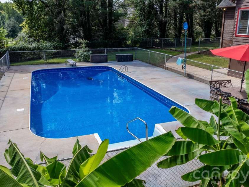 2025 34th Avenue Drive, Hickory, NC 28601.  MLS# CAR4377722, YatesRealty ID 47133. 