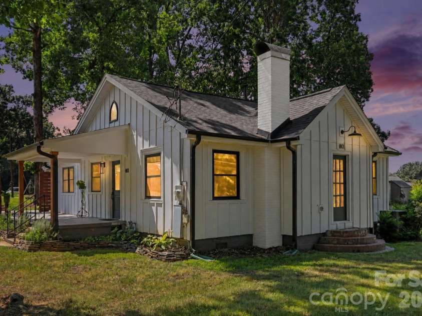 801 Catawba Avenue, Mount Holly, NC 28120.  MLS# CAR4418473, YatesRealty ID 47137. 