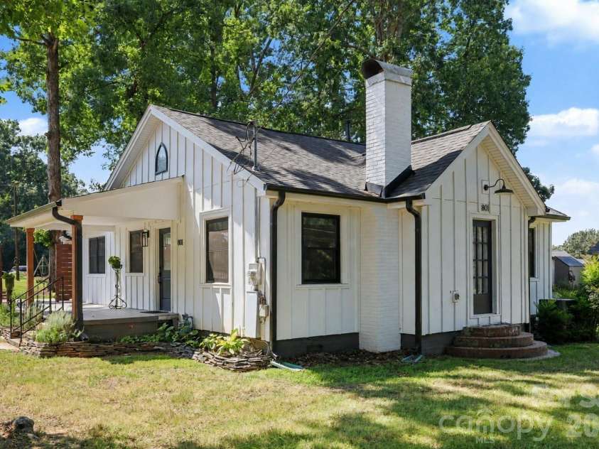 801 Catawba Avenue, Mount Holly, NC 28120.  MLS# CAR4418473, YatesRealty ID 47137. 