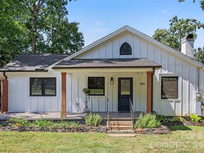 801 Catawba Avenue, Mount Holly, NC 28120.  MLS# CAR4418473, YatesRealty ID 47137. 
