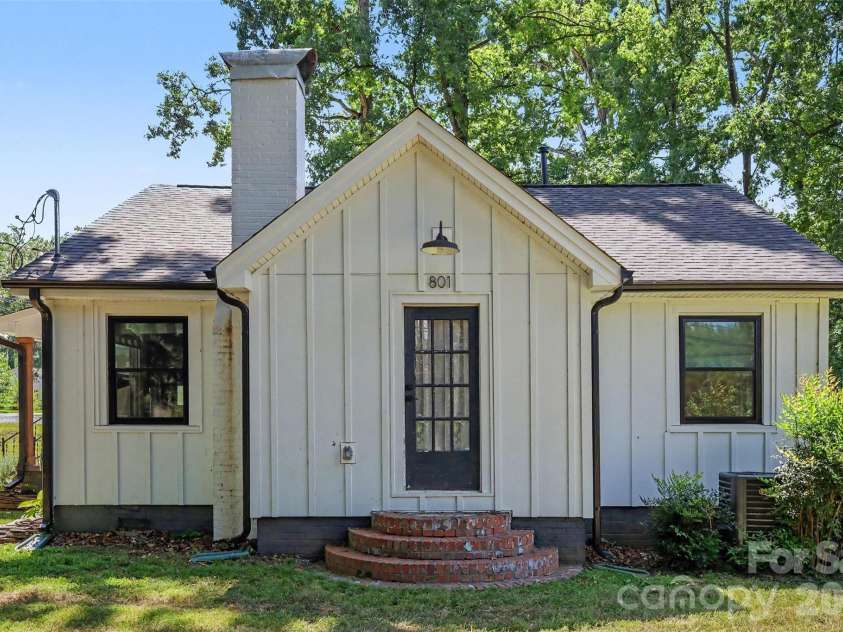 801 Catawba Avenue, Mount Holly, NC 28120.  MLS# CAR4418473, YatesRealty ID 47137. 