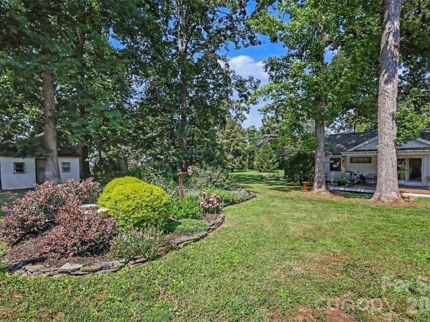 801 Catawba Avenue, Mount Holly, NC 28120.  MLS# CAR4418473, YatesRealty ID 47137. 