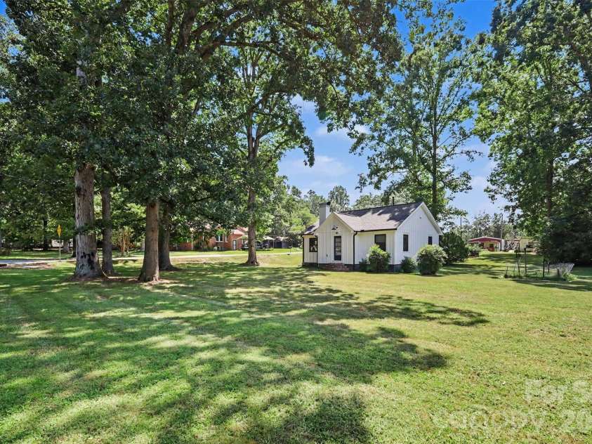 801 Catawba Avenue, Mount Holly, NC 28120.  MLS# CAR4418473, YatesRealty ID 47137. 