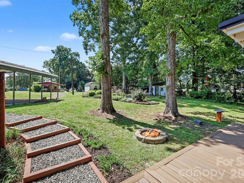 801 Catawba Avenue, Mount Holly, NC 28120.  MLS# CAR4418473, YatesRealty ID 47137. 