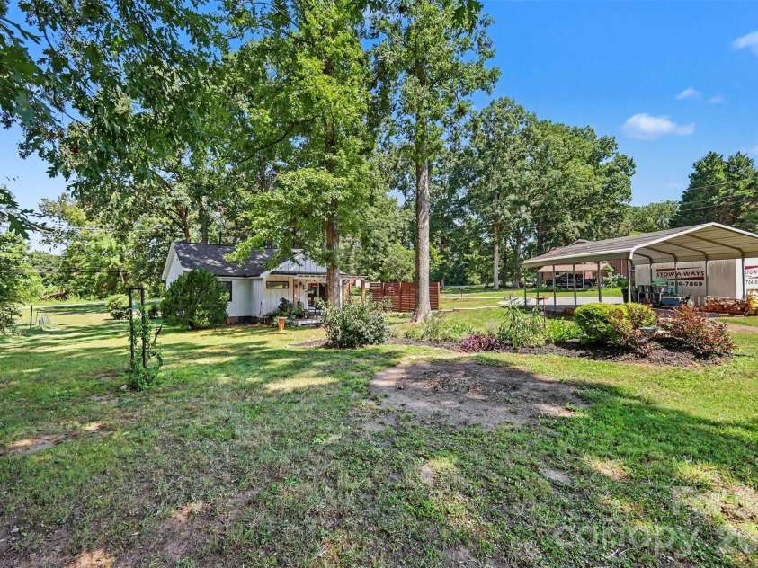 801 Catawba Avenue, Mount Holly, NC 28120.  MLS# CAR4418473, YatesRealty ID 47137. 