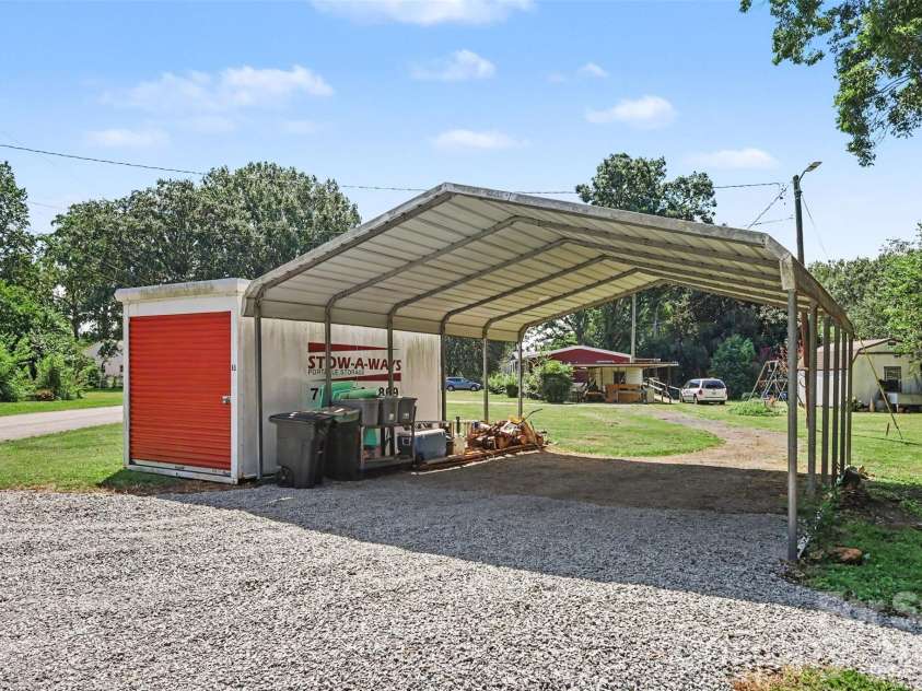 801 Catawba Avenue, Mount Holly, NC 28120.  MLS# CAR4418473, YatesRealty ID 47137. 