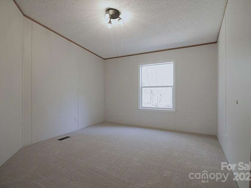 816 Osteen Road, York, SC 29745.  MLS# CAR4237517, YatesRealty ID 4714. 2ND BEDROOM