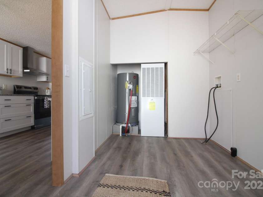 816 Osteen Road, York, SC 29745.  MLS# CAR4237517, YatesRealty ID 4714. LAUNDRY ROOM