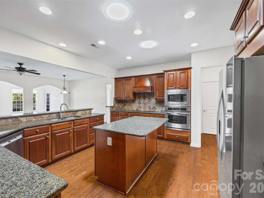 37421 Mandrake Court, Indian Land, SC 29707.  MLS# CAR4418049, YatesRealty ID 47140. Spacious Kitchen