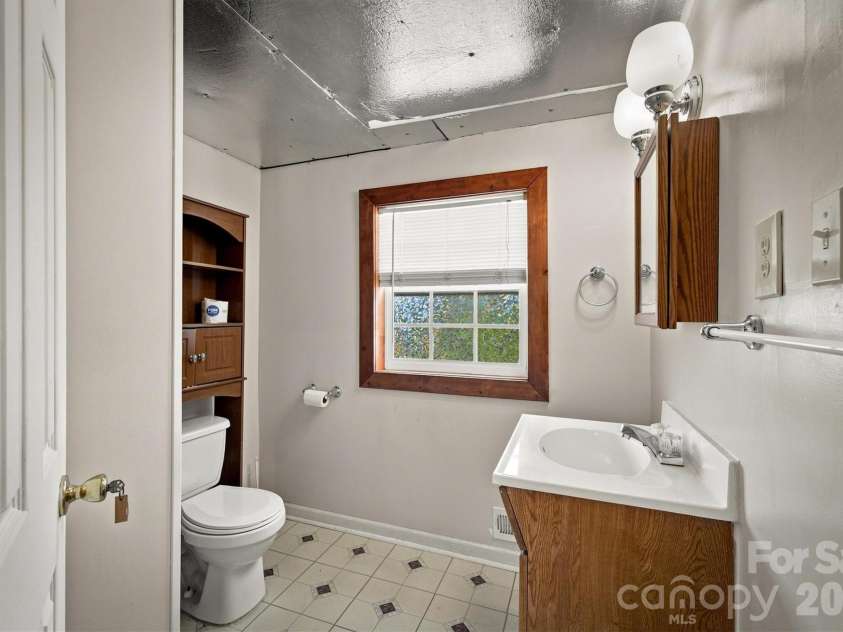 1511 Harper Avenue, Lenoir, NC 28645.  MLS# CAR4410160, YatesRealty ID 47143. 
