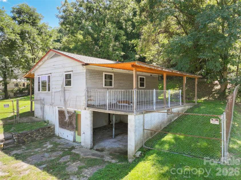 24 Vine Street, Canton, NC 28716.  MLS# CAR4418530, YatesRealty ID 47145. 