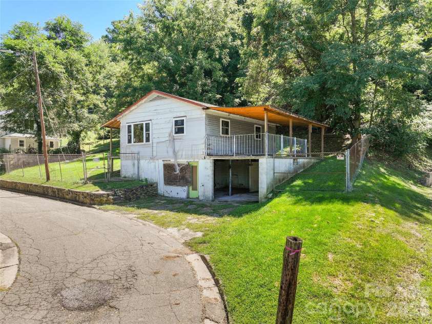 24 Vine Street, Canton, NC 28716.  MLS# CAR4418530, YatesRealty ID 47145. 
