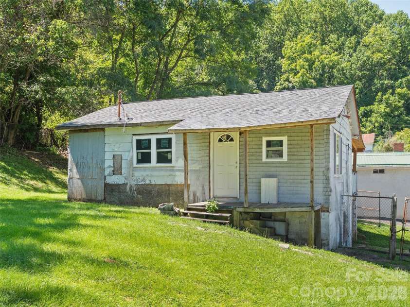 24 Vine Street, Canton, NC 28716.  MLS# CAR4418530, YatesRealty ID 47145. 