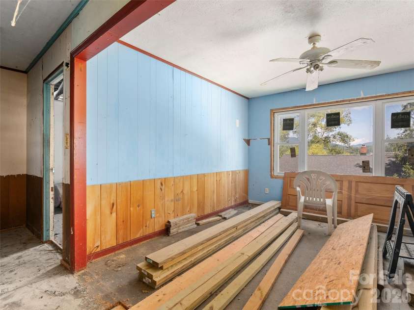 24 Vine Street, Canton, NC 28716.  MLS# CAR4418530, YatesRealty ID 47145. 