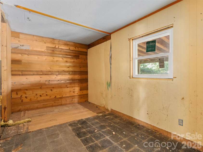 24 Vine Street, Canton, NC 28716.  MLS# CAR4418530, YatesRealty ID 47145. 