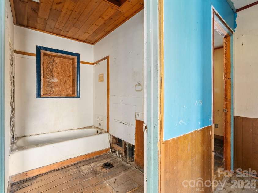 24 Vine Street, Canton, NC 28716.  MLS# CAR4418530, YatesRealty ID 47145. 