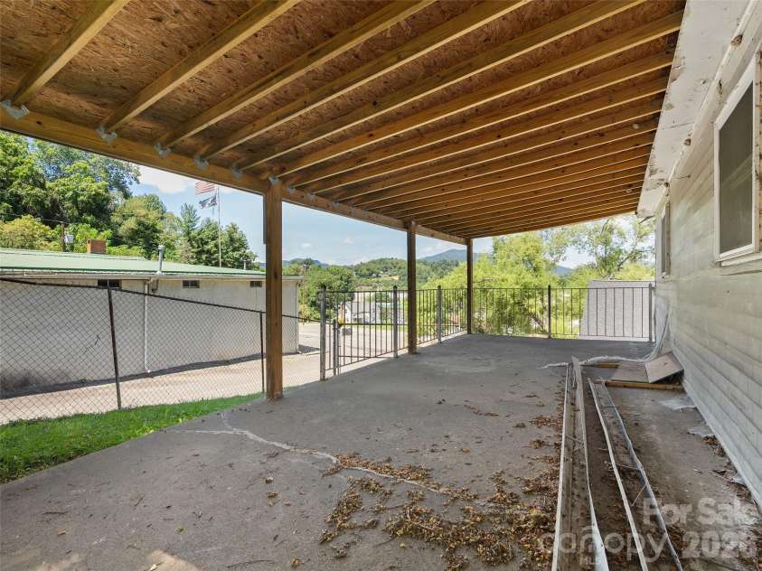 24 Vine Street, Canton, NC 28716.  MLS# CAR4418530, YatesRealty ID 47145. 