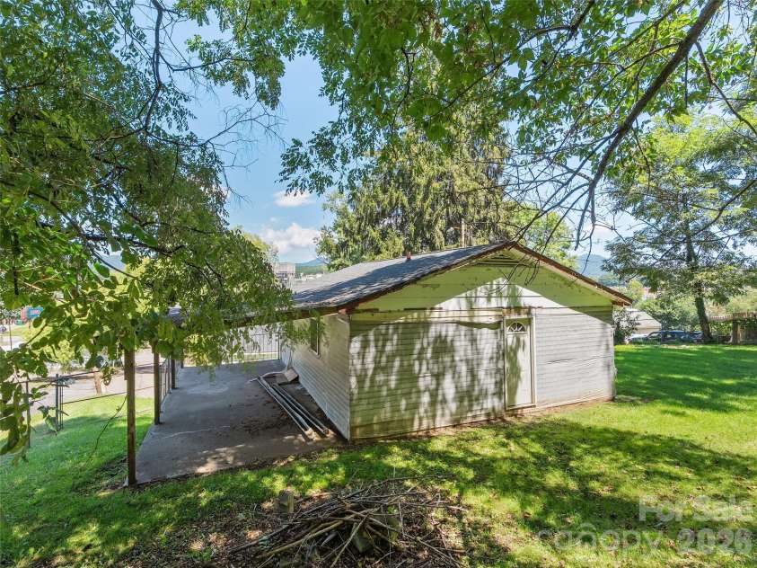 24 Vine Street, Canton, NC 28716.  MLS# CAR4418530, YatesRealty ID 47145. 