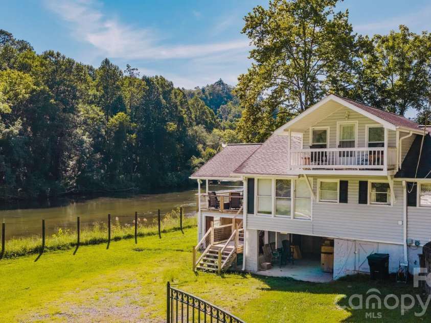 1380 Highway 19a Highway, Whittier, NC 28789.  MLS# CAR4418824, YatesRealty ID 47147. 