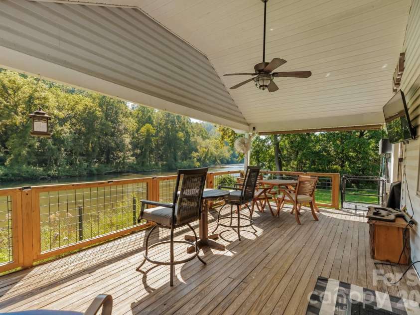 1380 Highway 19a Highway, Whittier, NC 28789.  MLS# CAR4418824, YatesRealty ID 47147. 