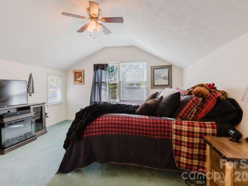 1380 Highway 19a Highway, Whittier, NC 28789.  MLS# CAR4418824, YatesRealty ID 47147. 