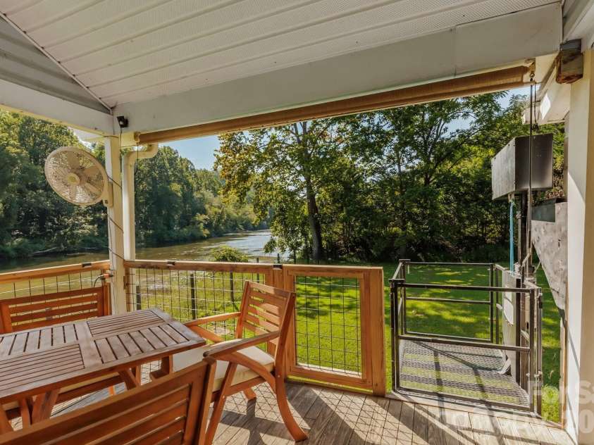 1380 Highway 19a Highway, Whittier, NC 28789.  MLS# CAR4418824, YatesRealty ID 47147. 