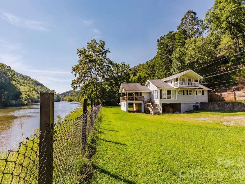 1380 Highway 19a Highway, Whittier, NC 28789.  MLS# CAR4418824, YatesRealty ID 47147. 