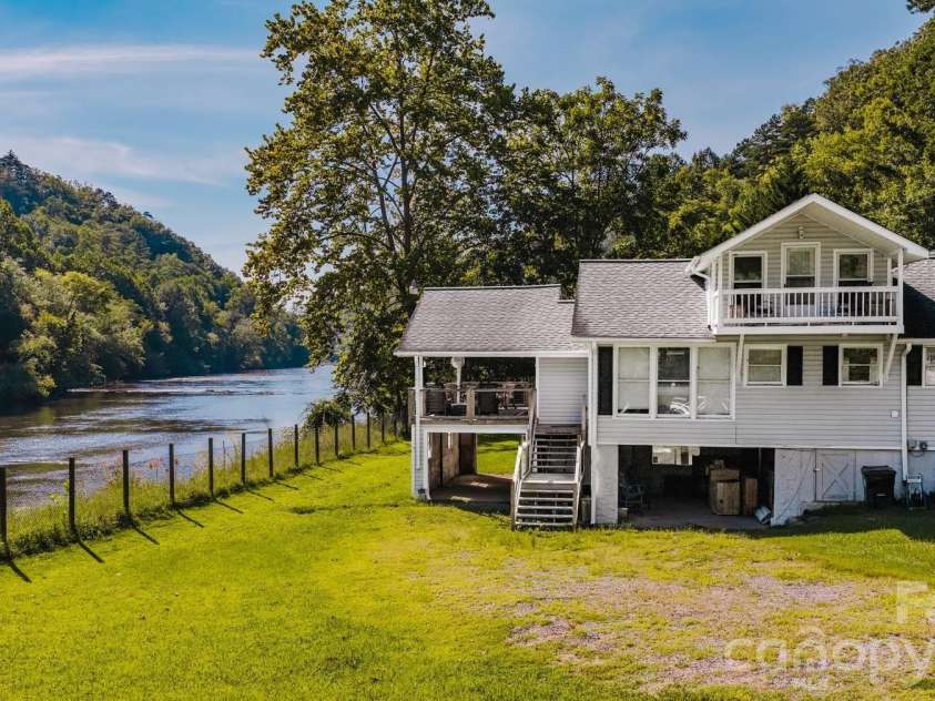 1380 Highway 19a Highway, Whittier, NC 28789.  MLS# CAR4418824, YatesRealty ID 47147. 