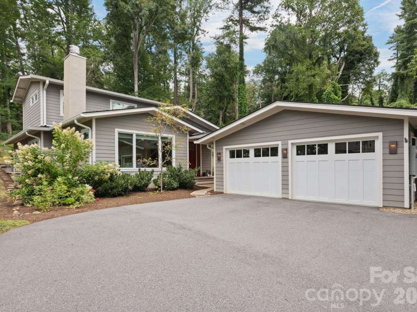 497 Kimberly Avenue, Asheville, NC 28804.  MLS# CAR4418041, YatesRealty ID 47149. 