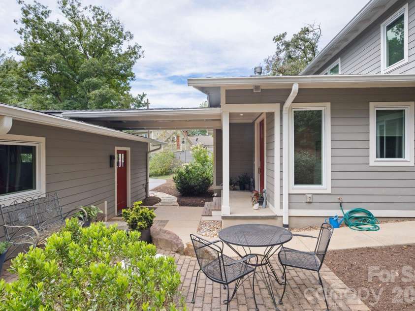 497 Kimberly Avenue, Asheville, NC 28804.  MLS# CAR4418041, YatesRealty ID 47149. 