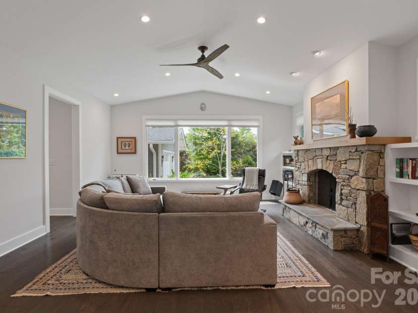 497 Kimberly Avenue, Asheville, NC 28804.  MLS# CAR4418041, YatesRealty ID 47149. 