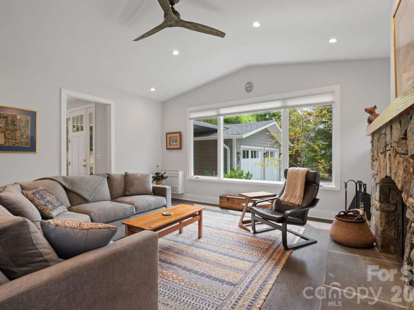 497 Kimberly Avenue, Asheville, NC 28804.  MLS# CAR4418041, YatesRealty ID 47149. 