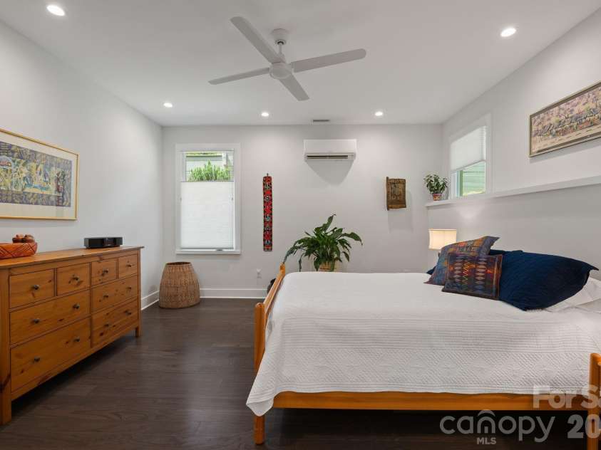 497 Kimberly Avenue, Asheville, NC 28804.  MLS# CAR4418041, YatesRealty ID 47149. 
