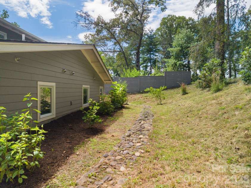 497 Kimberly Avenue, Asheville, NC 28804.  MLS# CAR4418041, YatesRealty ID 47149. 