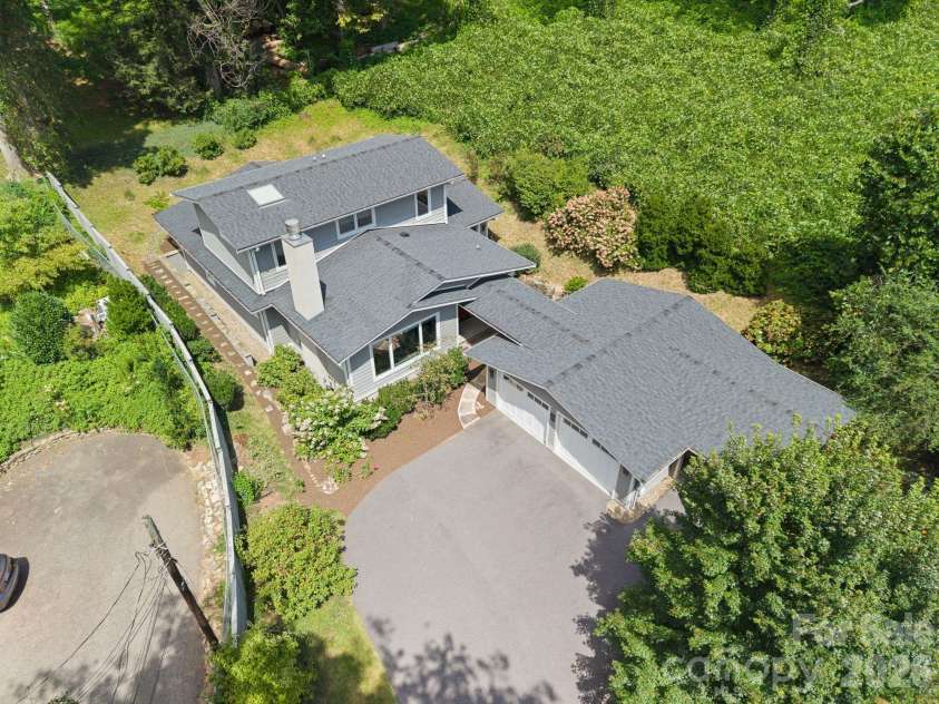 497 Kimberly Avenue, Asheville, NC 28804.  MLS# CAR4418041, YatesRealty ID 47149. 