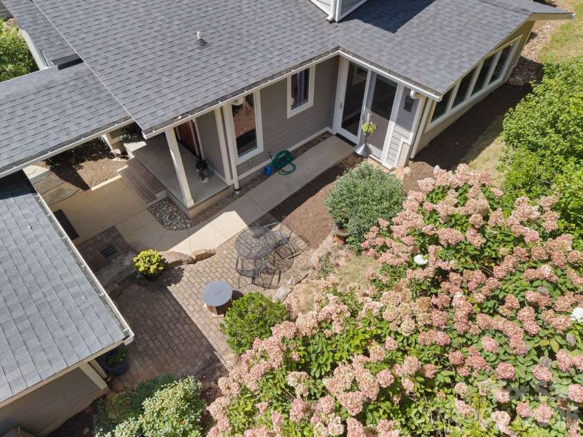 497 Kimberly Avenue, Asheville, NC 28804.  MLS# CAR4418041, YatesRealty ID 47149. 