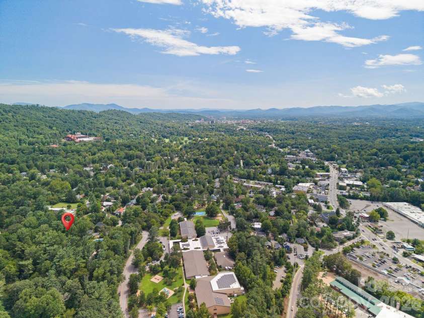 497 Kimberly Avenue, Asheville, NC 28804.  MLS# CAR4418041, YatesRealty ID 47149. 