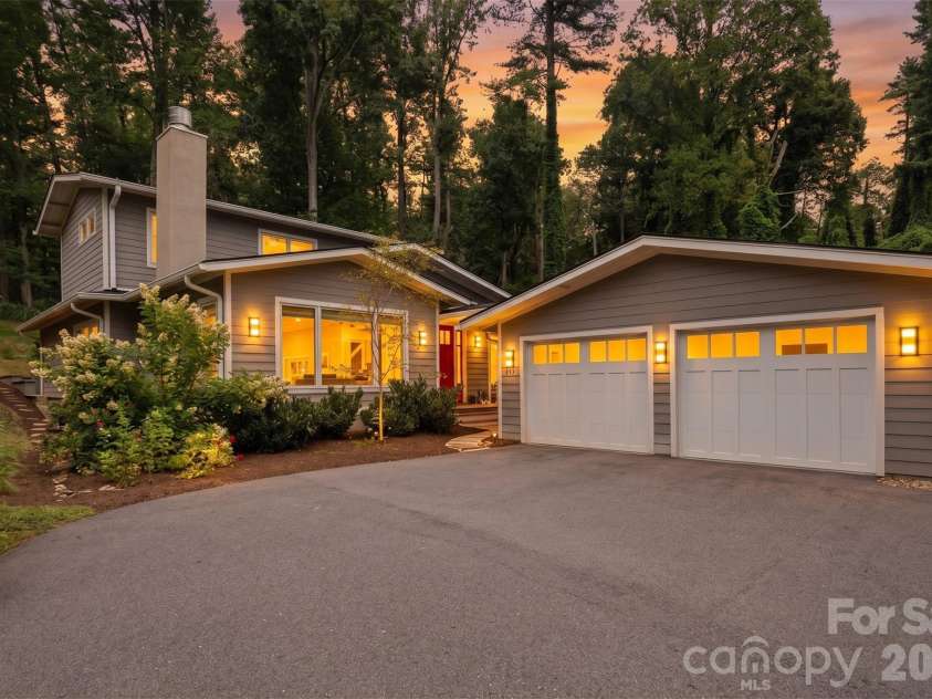497 Kimberly Avenue, Asheville, NC 28804.  MLS# CAR4418041, YatesRealty ID 47149. 