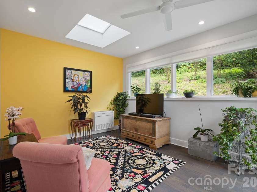 497 Kimberly Avenue, Asheville, NC 28804.  MLS# CAR4418041, YatesRealty ID 47149. Sun room