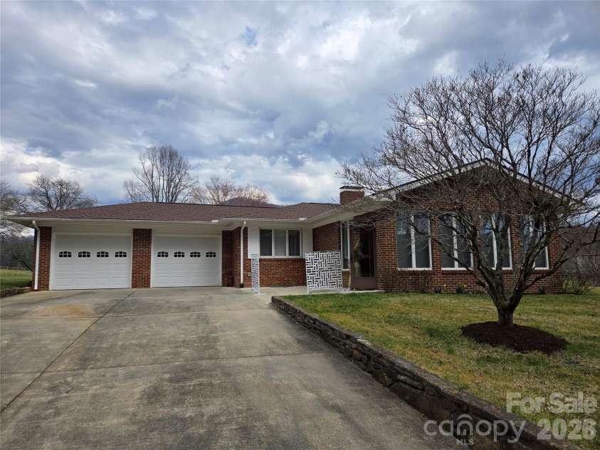 100 Chapel Road, Black Mountain, NC 28711.  MLS# CAR4354755, YatesRealty ID 4715. 