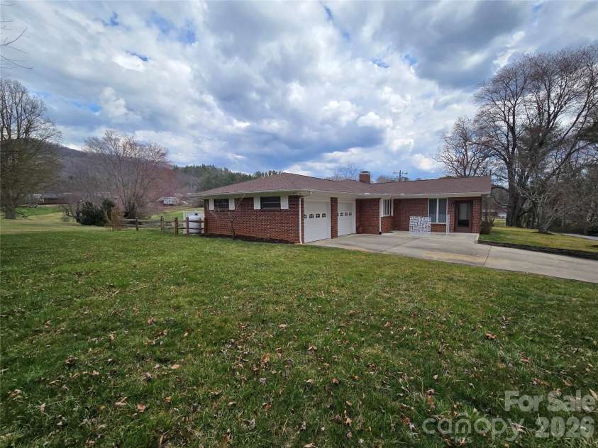 100 Chapel Road, Black Mountain, NC 28711.  MLS# CAR4354755, YatesRealty ID 4715. 