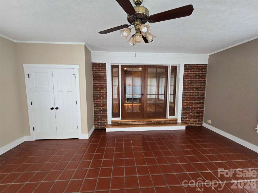100 Chapel Road, Black Mountain, NC 28711.  MLS# CAR4354755, YatesRealty ID 4715. 