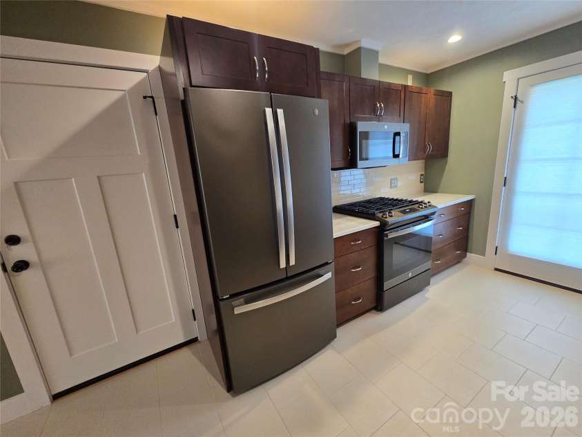 100 Chapel Road, Black Mountain, NC 28711.  MLS# CAR4354755, YatesRealty ID 4715. 
